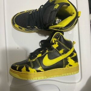 Nike high top yellow and black sneakers size 6